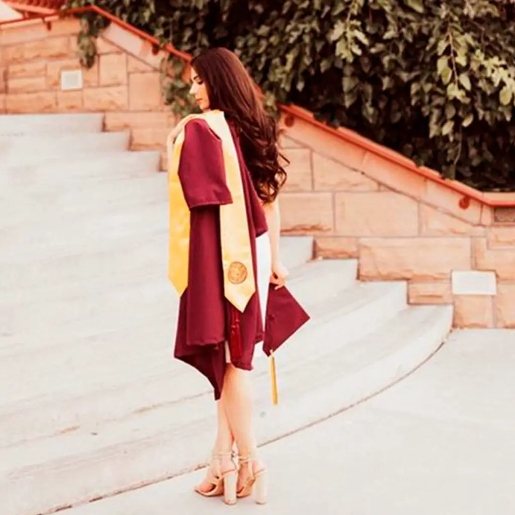 vestir graduacion universitaria mujer